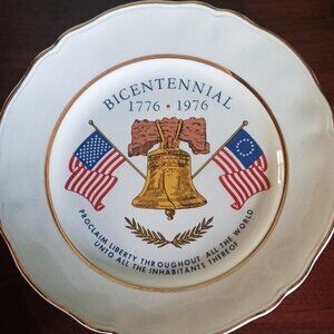 Vintage U.S. Bicentennial 1776-1976 Commemorative Plate Liberty Bell USA Flags